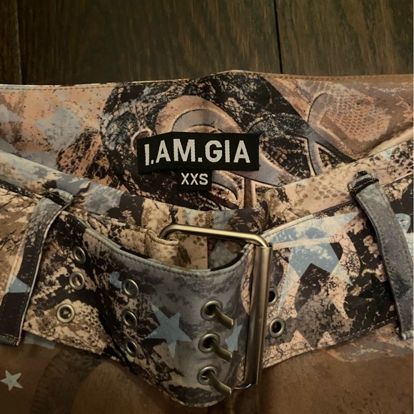 Mid-rise pant in star print custom designed by I.AM.GIA - Picture 2 of 7